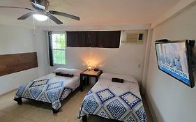 DepaB privado, centrico,Wifi 80 mb ,aire acondicionado ,cocina, cochera techada,